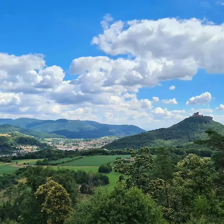 Mit Schwimmbad Und Sauna *